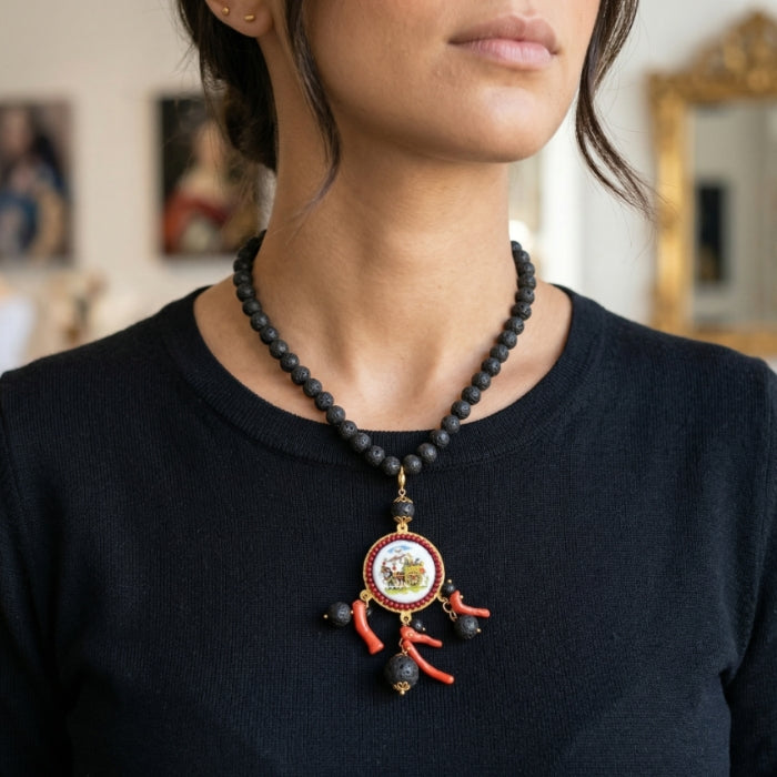 Cartoleria 4+1 - Collana Carretto Siciliano in Ceramica con Pietra Lavica e Corallo | Gioiello Artigianale Elegante Oro